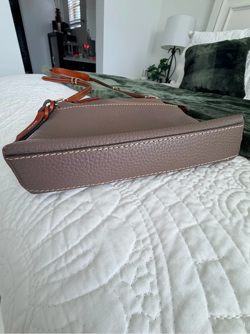 ✨Dooney & Bourke Pebble Grain North South Janine Crossbody EUC ✨